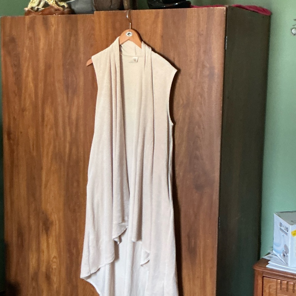 Sleeveless Cream Drape Vest